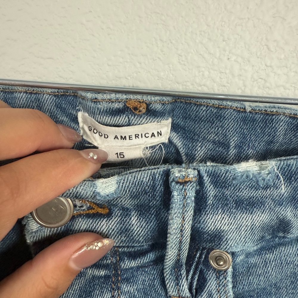GOOD AMERICAN Petite Straight Leg Jeans - Picture 2 of 5
